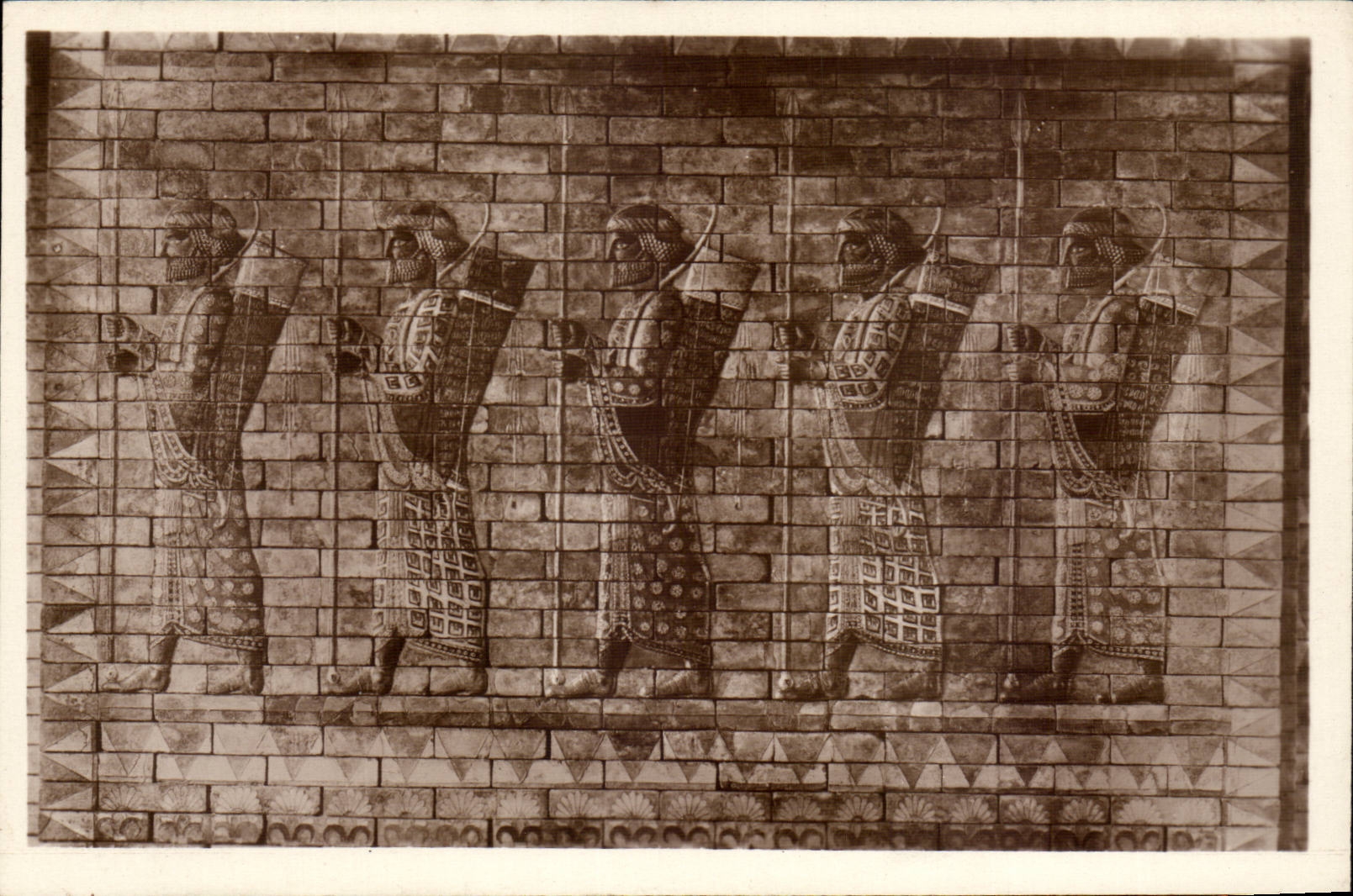 Frise des Archers — Palais de Darius — Musées d'Europe