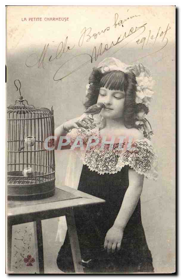 CPA Fantaisie Enfant La petite charmeuse oiseau