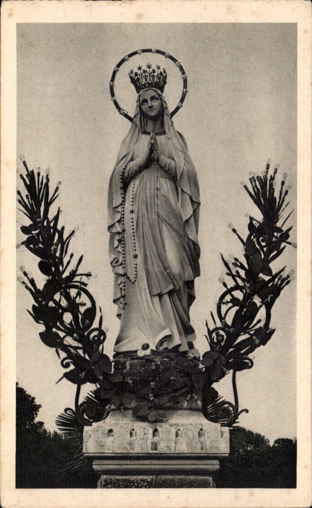 CPA Lourdes la vierge couronnee