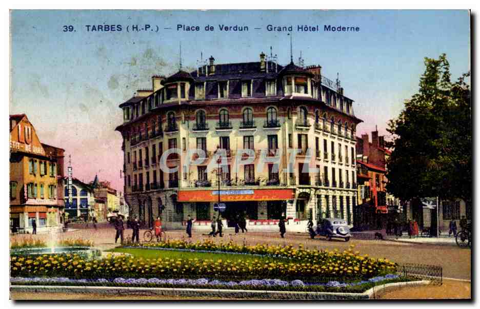 Tarbes (H.-P.) — Place de Verdun — Grand Hôtel Moderne