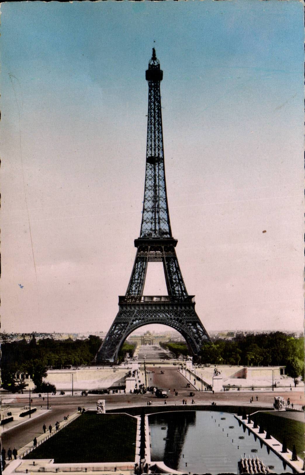 CPM Tour Eiffel et le bassin de Chaillot