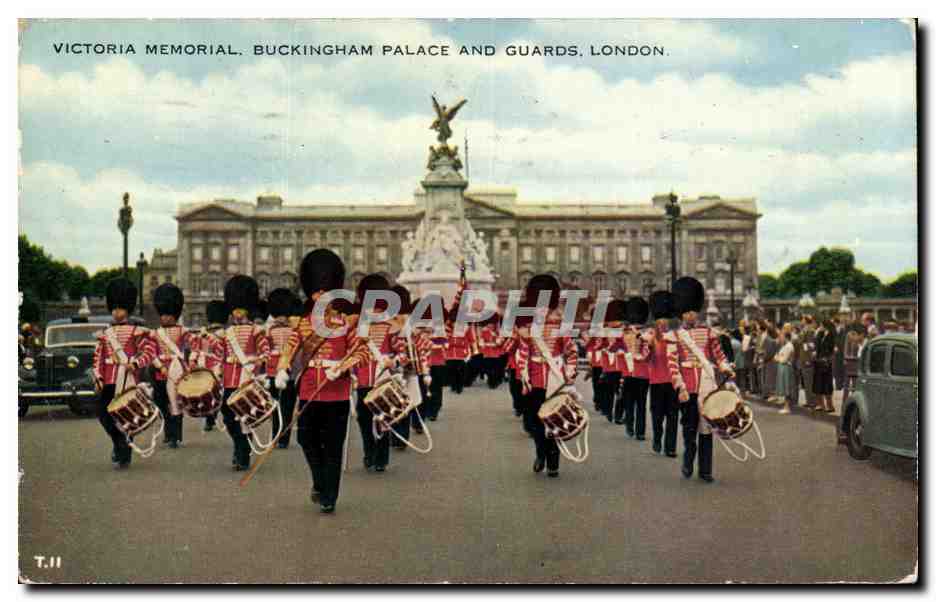CPM Great Britain London Londres Victori Memorial Buckingham Palace and guards