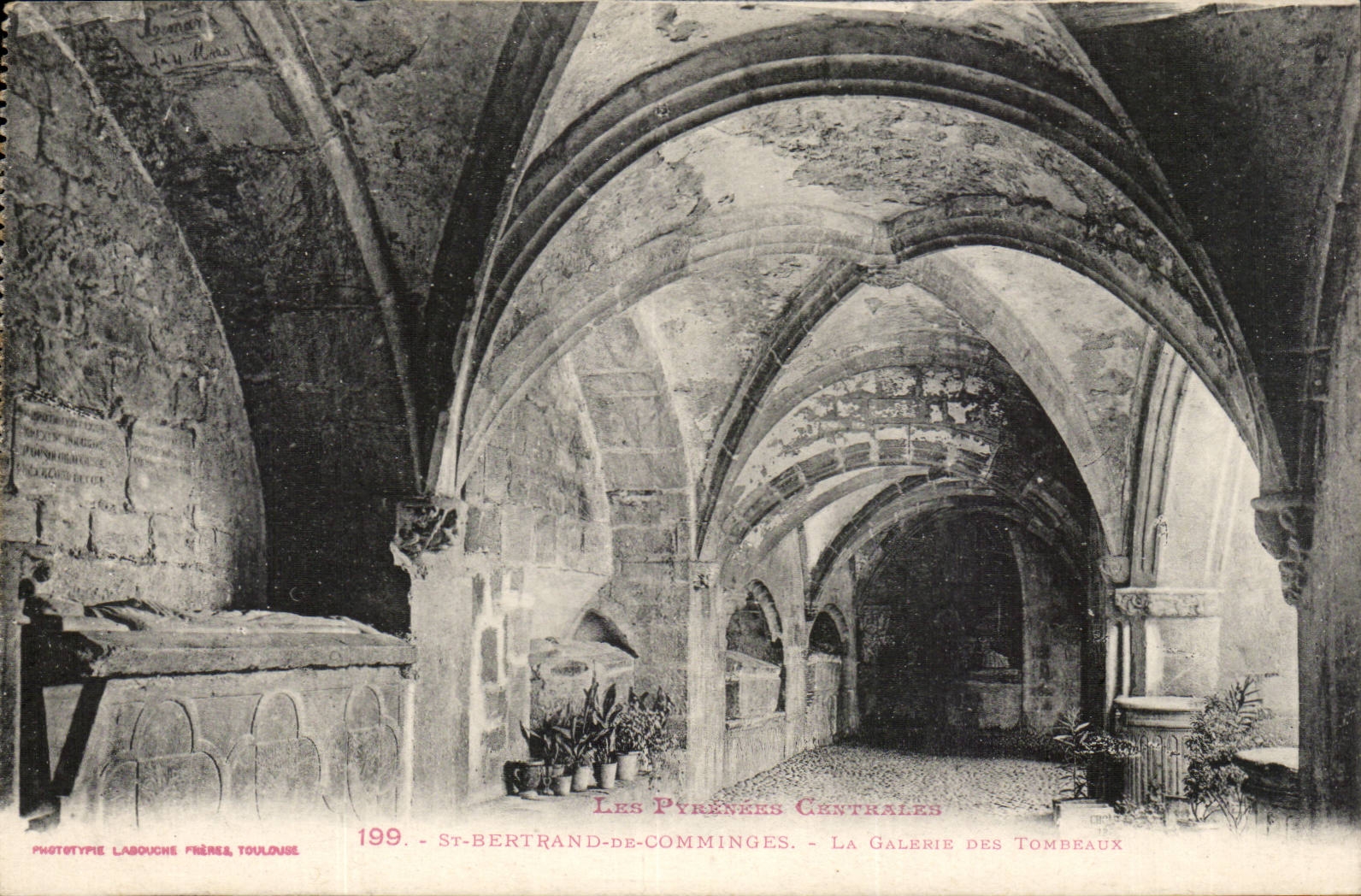 CPA Saint Bertrand de Comminges La galerie des tombeaux