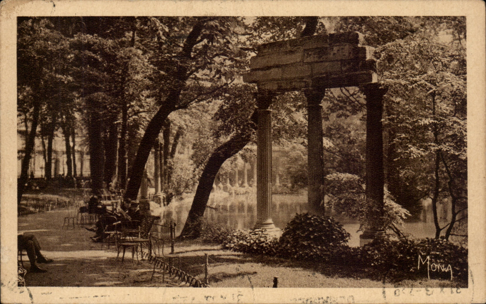 Paris CPA Au parc Monceau Les ruines de la colonnade corinthienne et l'etang