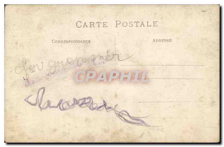 Famille — portrait de femme et trois enfants — éditeur non visible — Verso