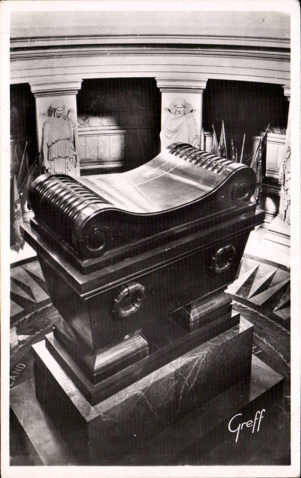 Paris CPA Tombeau de Napoleon 1er Eglise st Louis des invalides