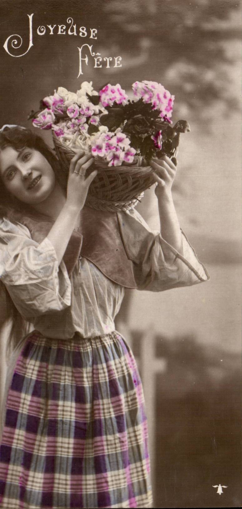 CPA Fantaisie Femme Joyeuse Fete
