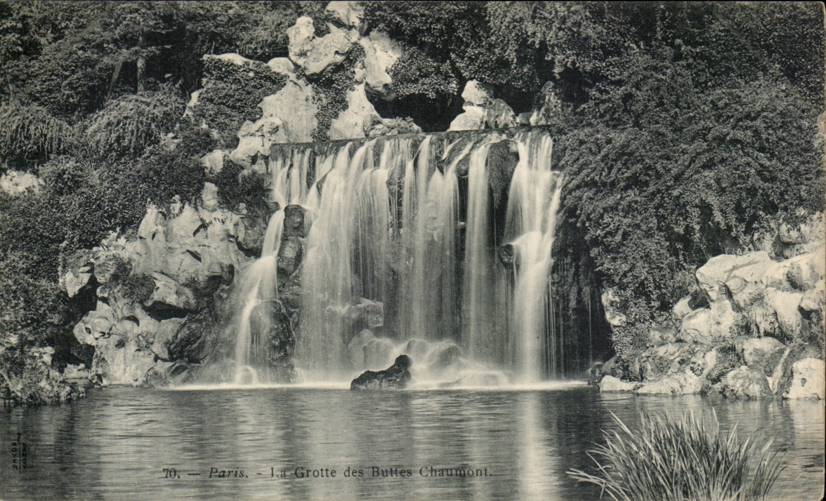 Paris CPA La grotte des Buttes Chaumont
