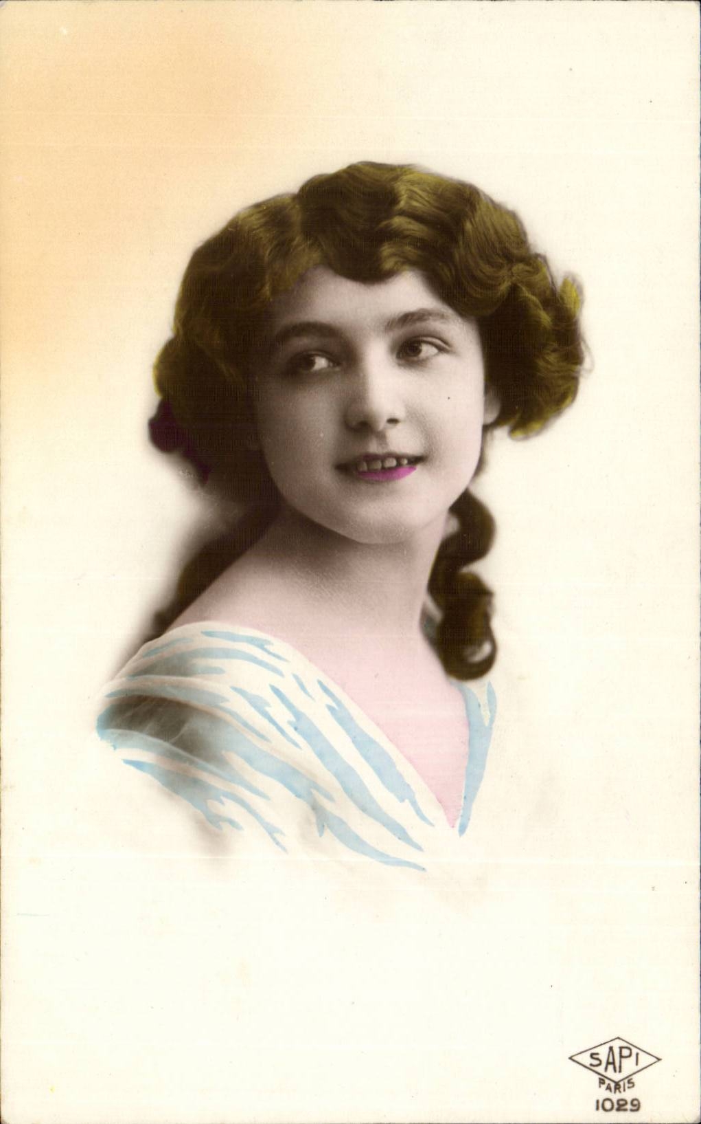 CPA Fantaisie Femme