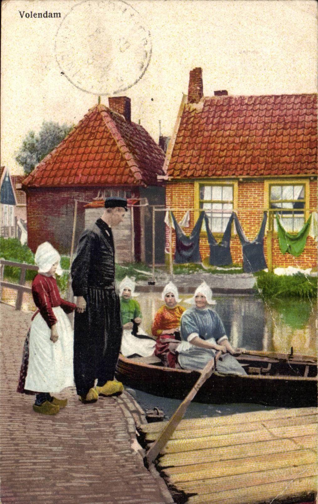 CPA Folklore Volendam ( coiffe costume )