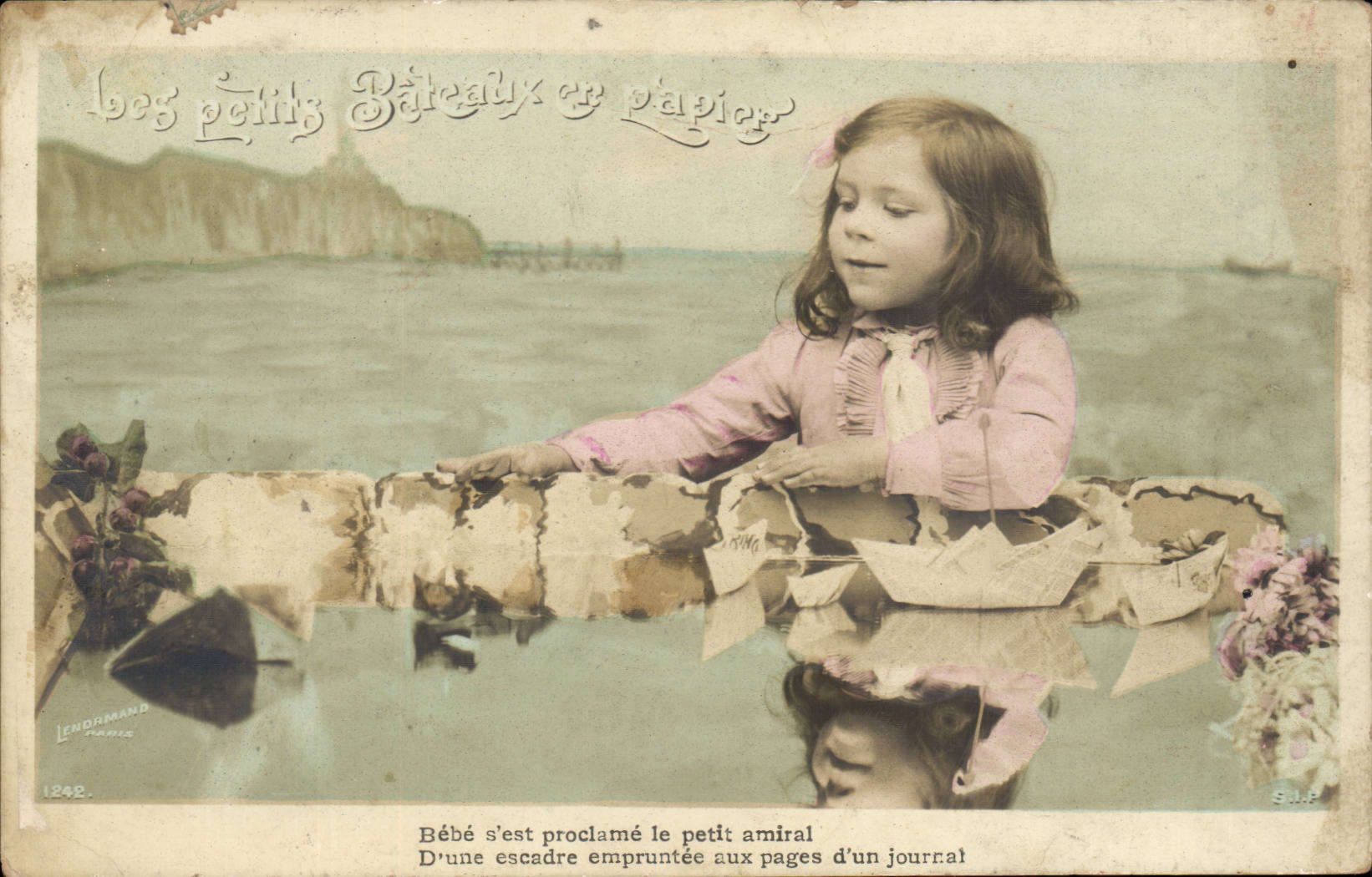 CPA Fantaisie les petits bateaux en papier