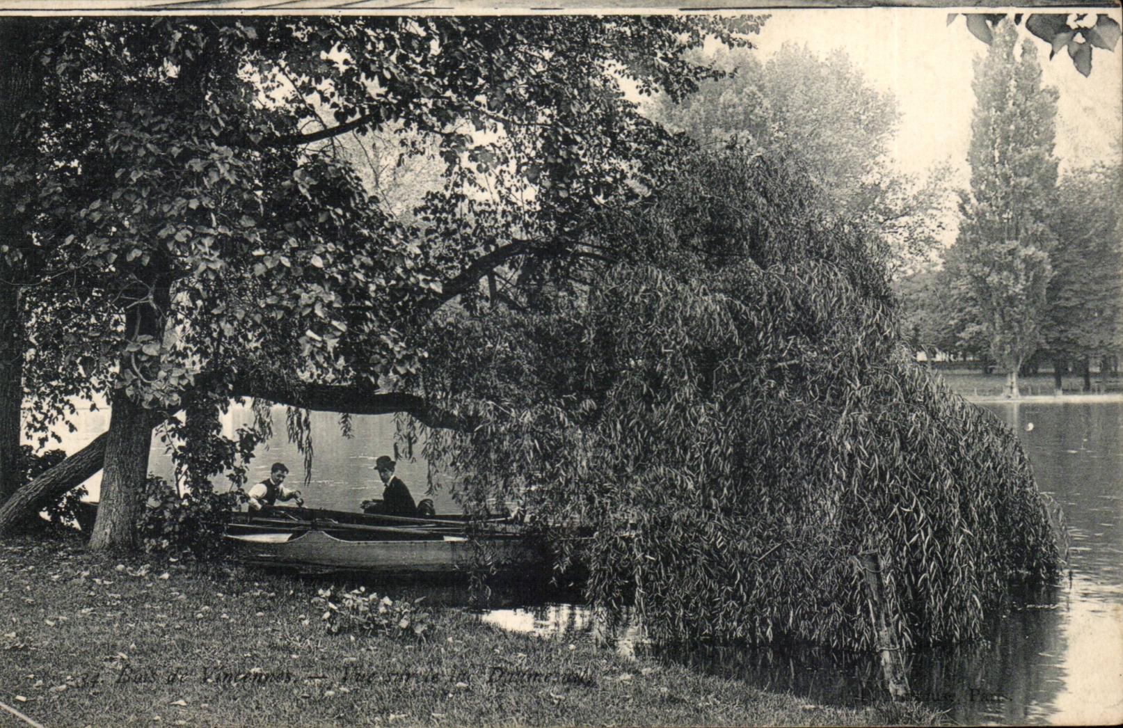 Paris CPA Vue de Vincennes Lac Daumesnil