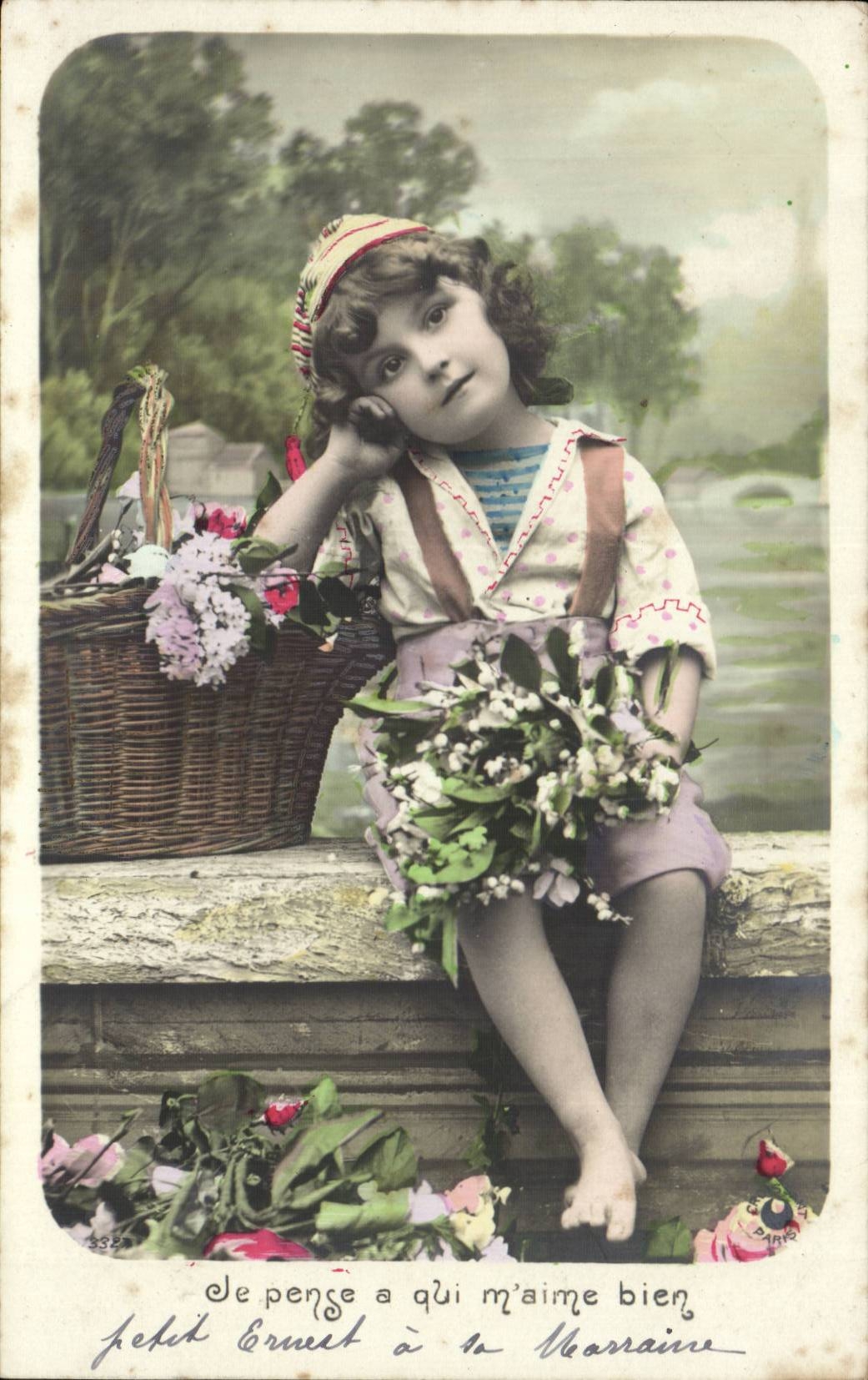 CPA Fantaisie Enfant Je pense a qui m'aime bien
