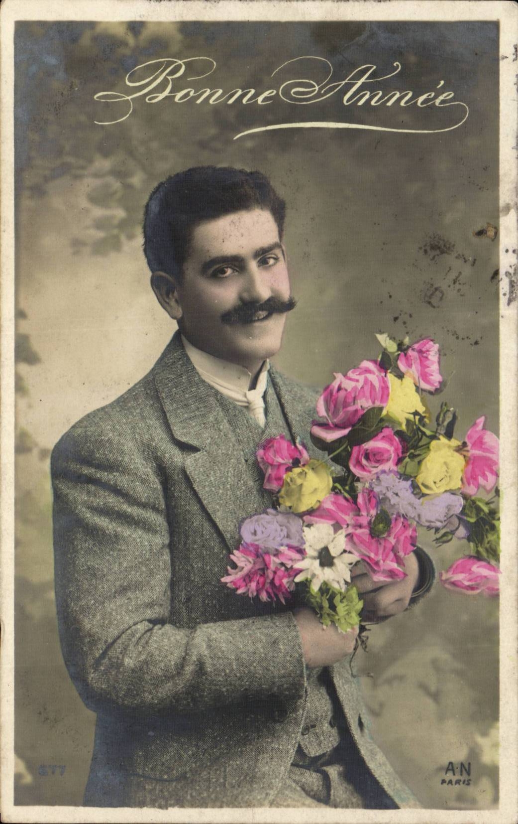 Homme à la moustache tenant un bouquet — Bonne Année — A.N. PARIS, n° 677