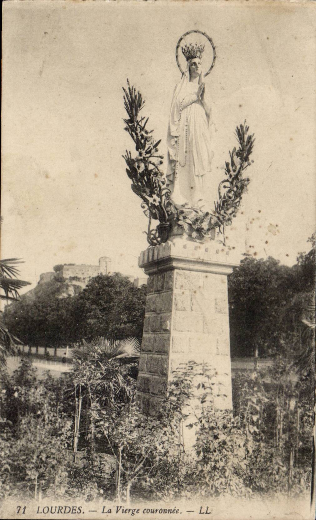 CPA Lourdes La vierge couronnee