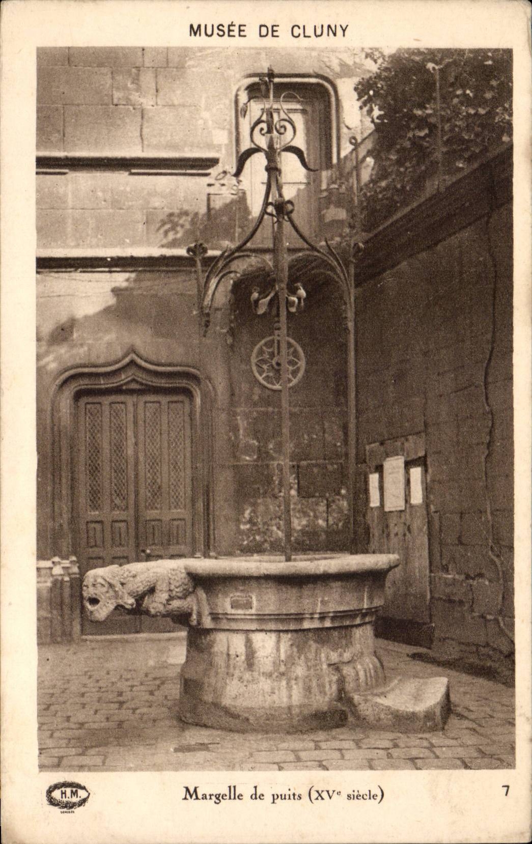 Paris CPA Musee de Cluny Margelle de puits (15eme)