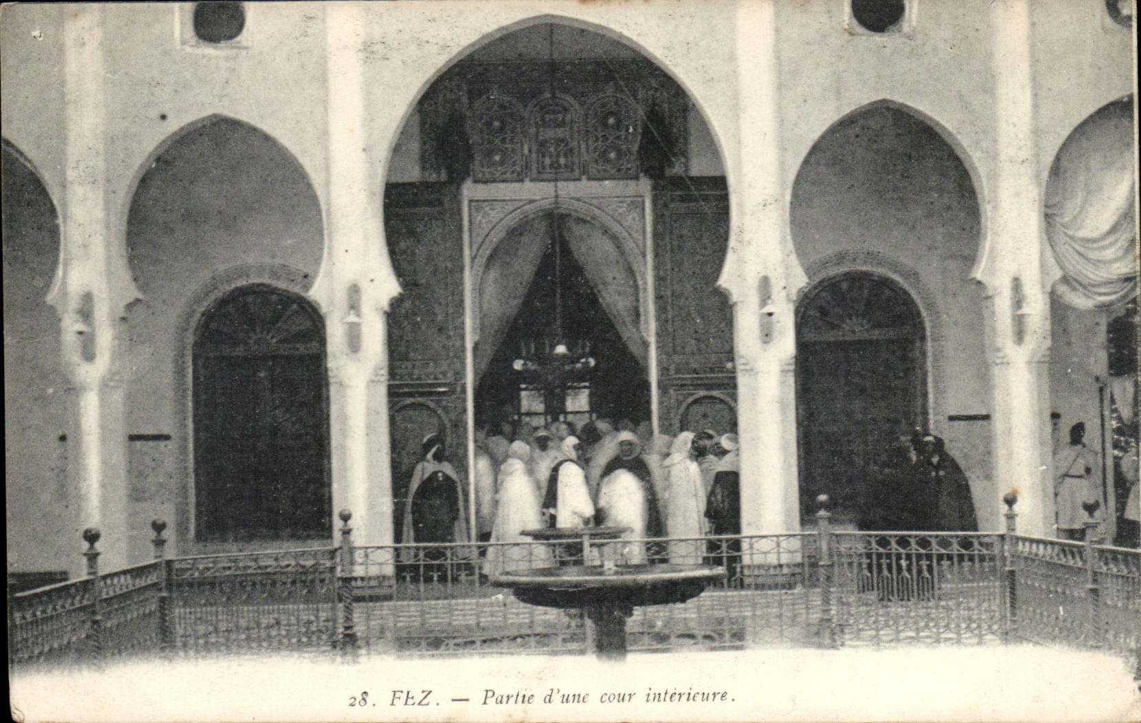 CPA Maroc Fez partie d'une cour interieure