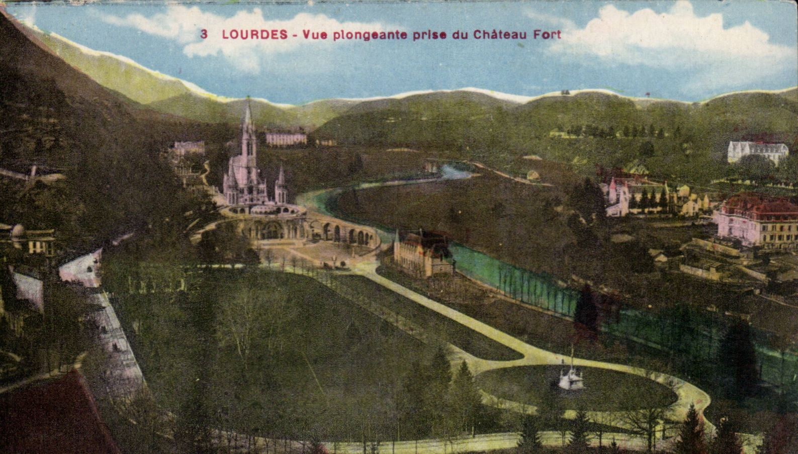 CPA Lourdes Vue plongeante prise du chateau fort