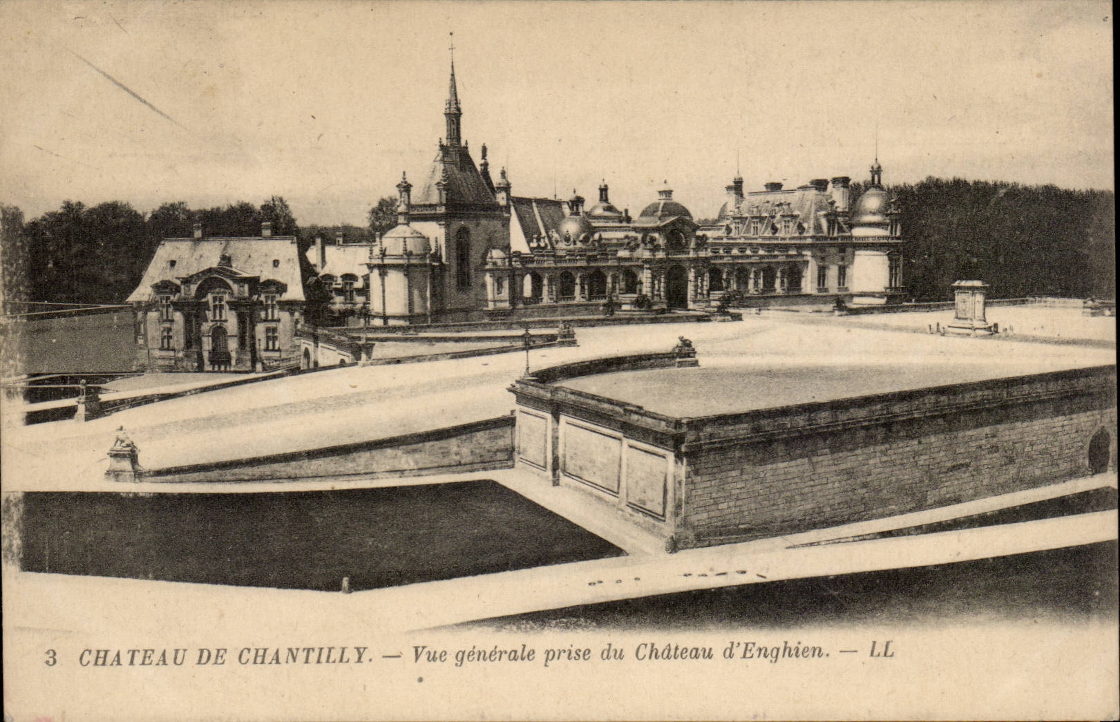 Château de Chantilly — Vue générale prise du Château d'Enghien — LL