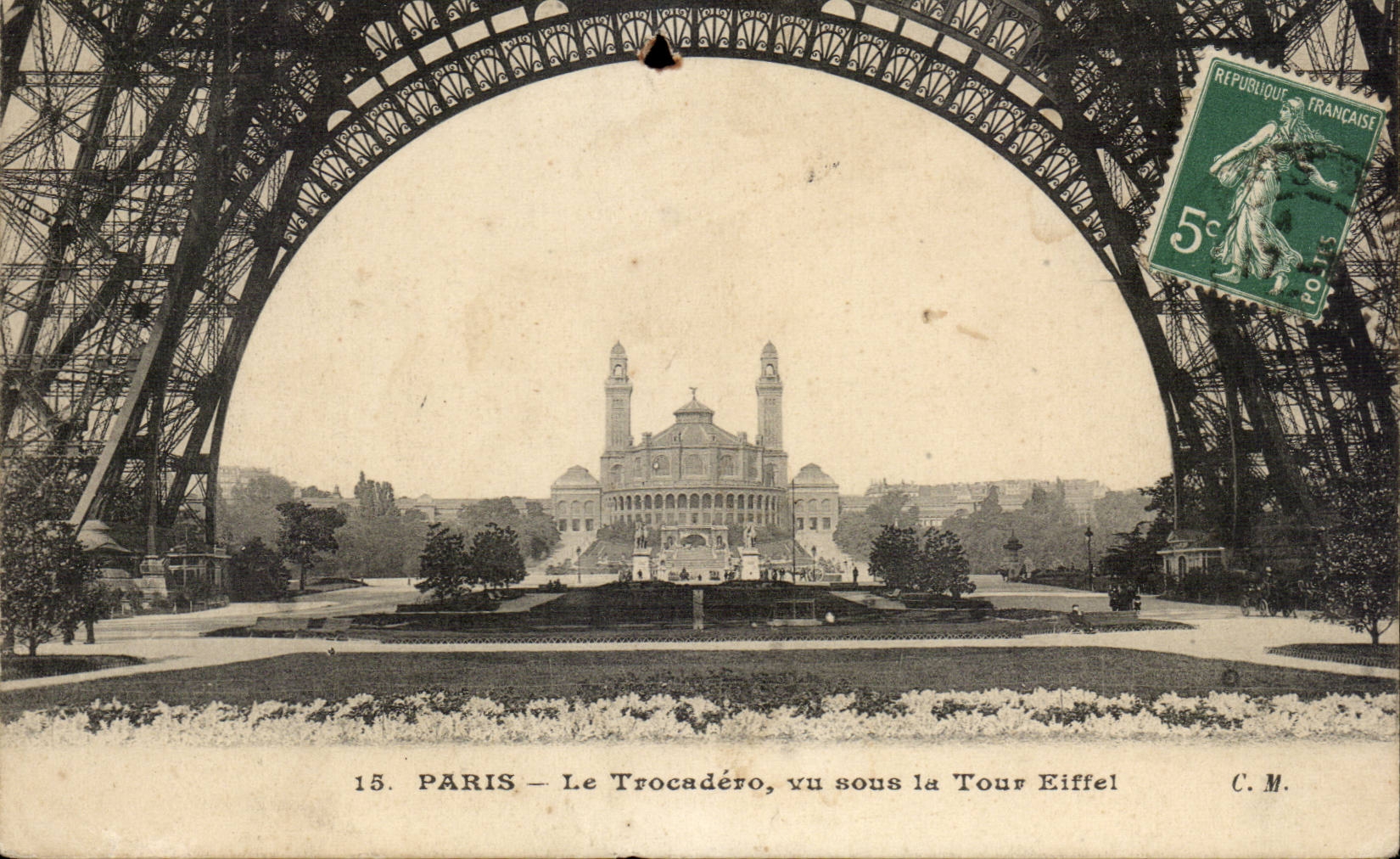 Paris CPA Trocadero Vu sous la Tour Eiffel