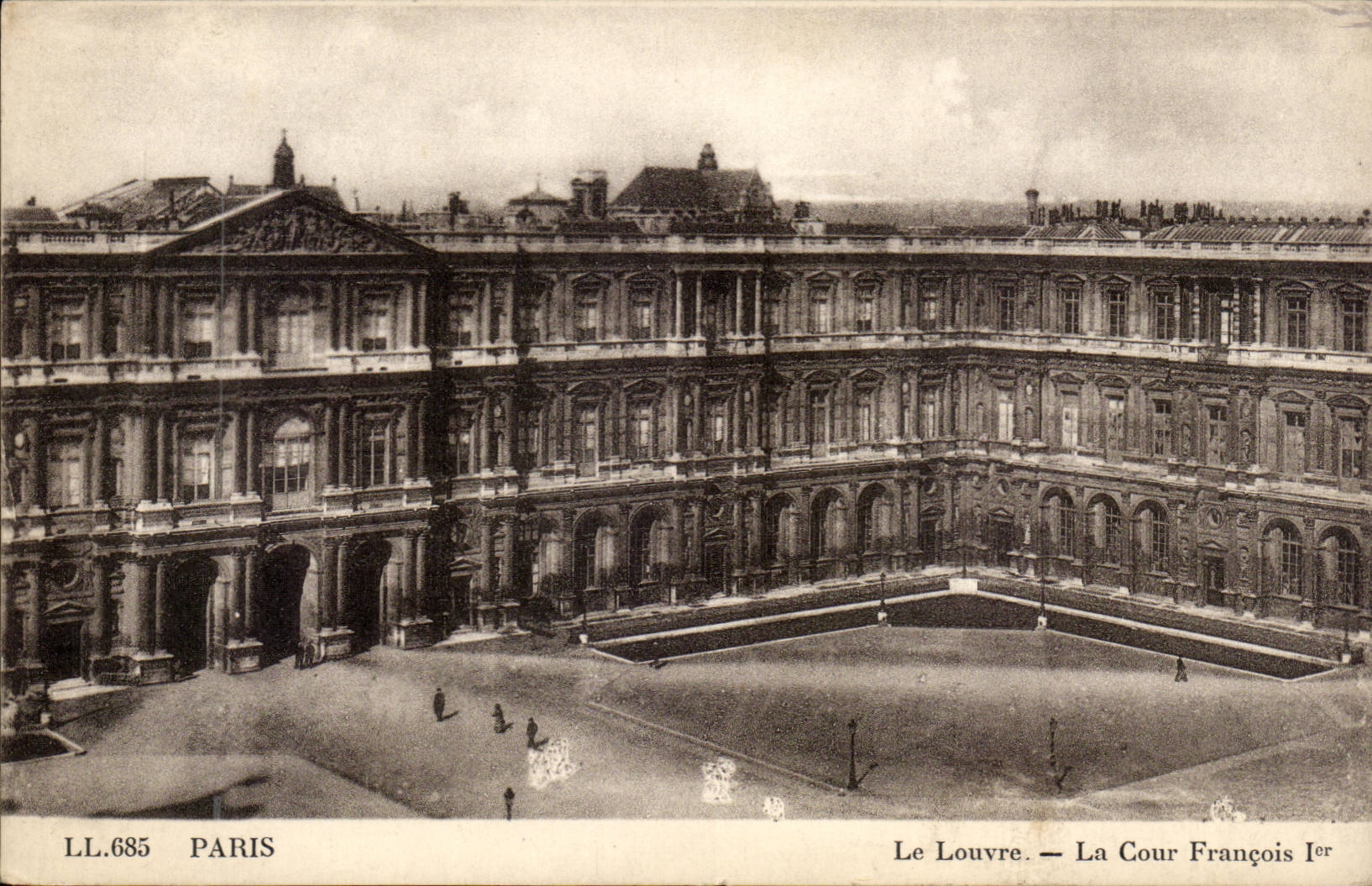 Paris CPA Musee du Louvre Cour Francois 1er