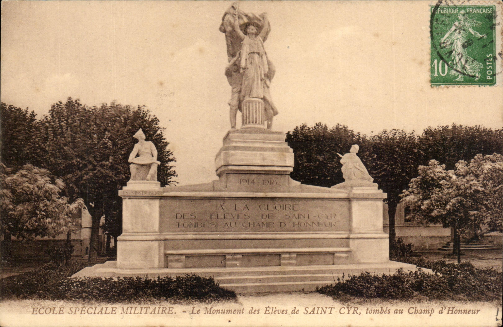 CPA Ecole speciale militaire Le monument des eleves de Saint Cyr tombes au champ d'honneur ( militaria )