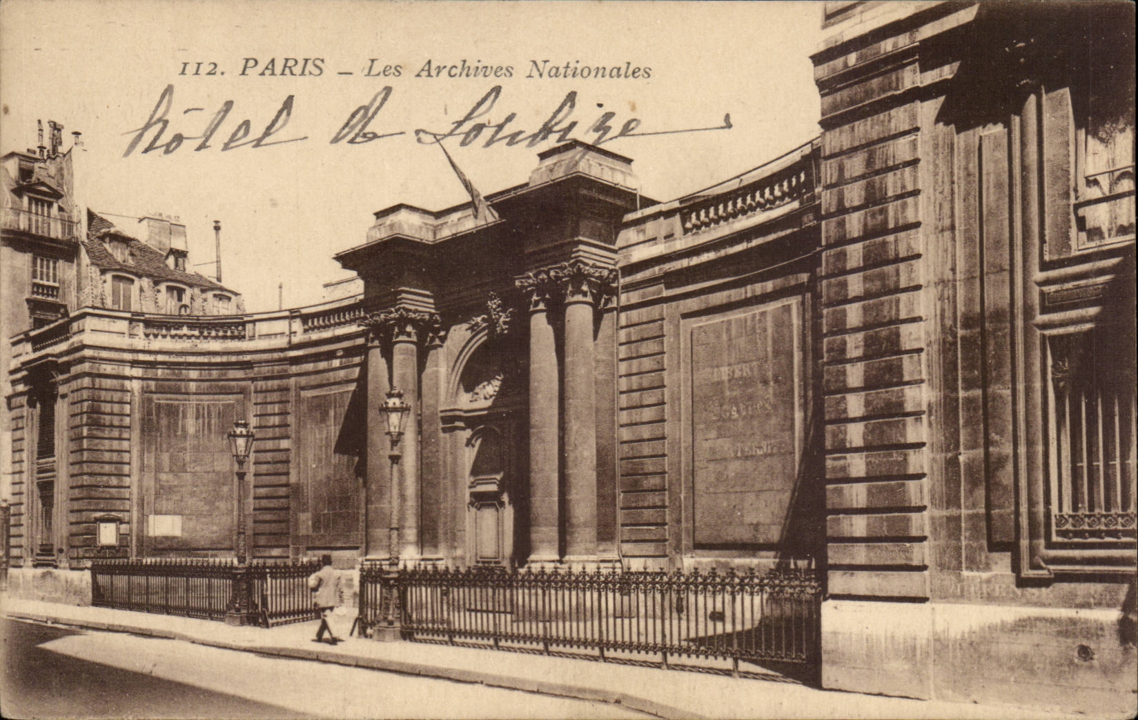 Paris CPA Les archives Nationales