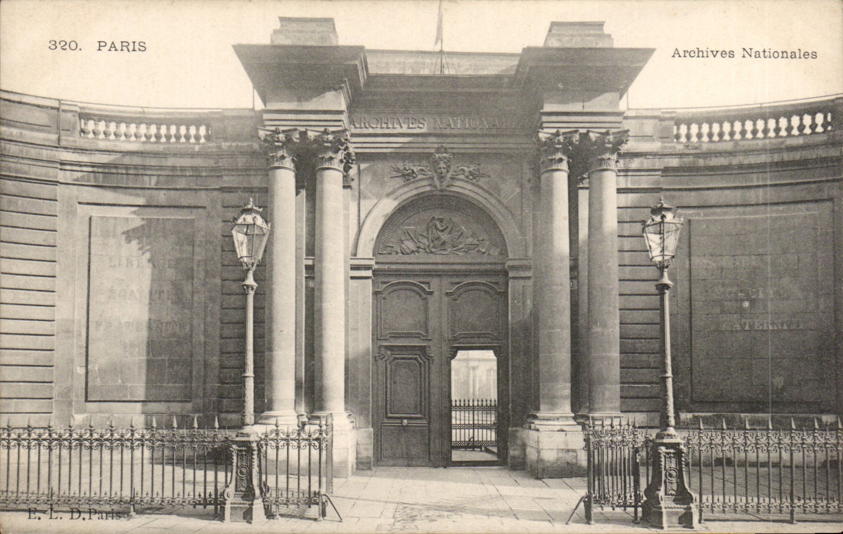 CPA Paris Archives Nationales