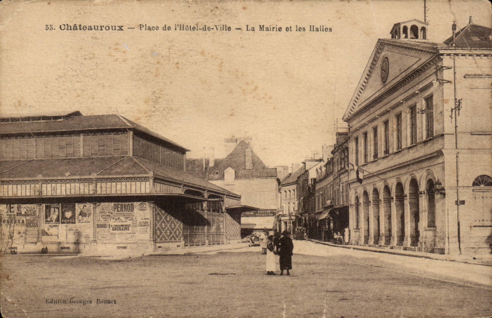 CPA Chateauroux Place de l'hotel de ville La mairie et les halles