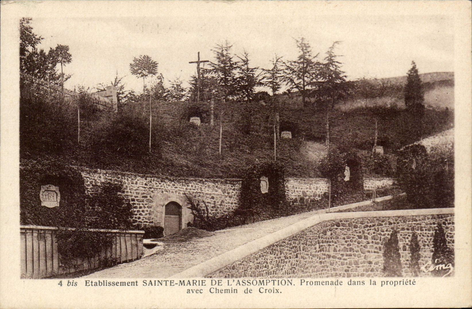 CPA Etablissement Sainte Marie de l'Assomption Promenade dans la propriete avec chemin de croix
