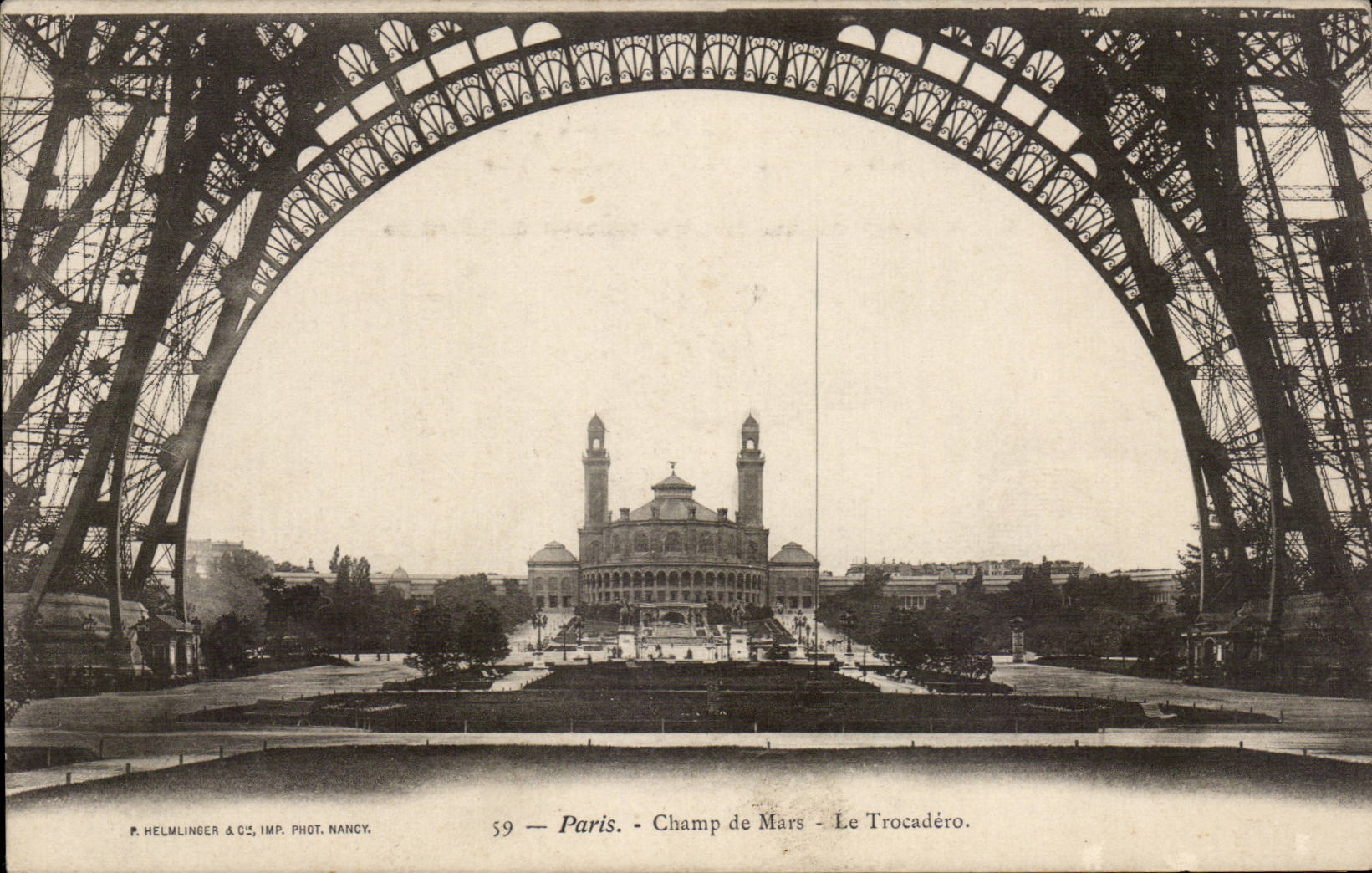 Paris CPA Champ de Mars le Trocadero Tour Eiffel