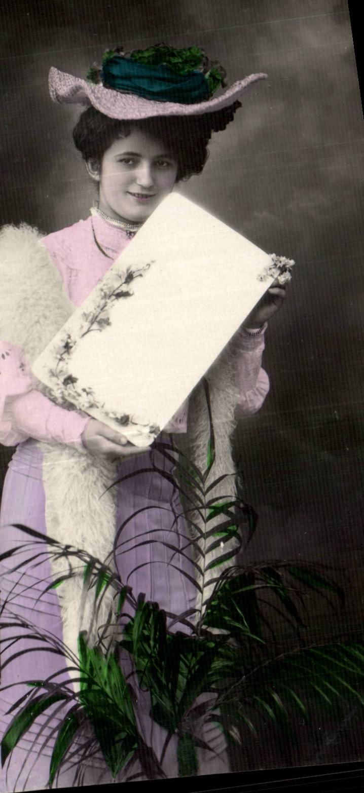 Jeune femme en chapeau — studio — CPAPHIL