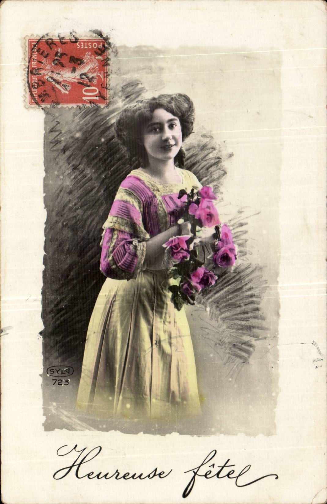 Jeune femme tenant des roses — Syla 723 — éditeur Syla
