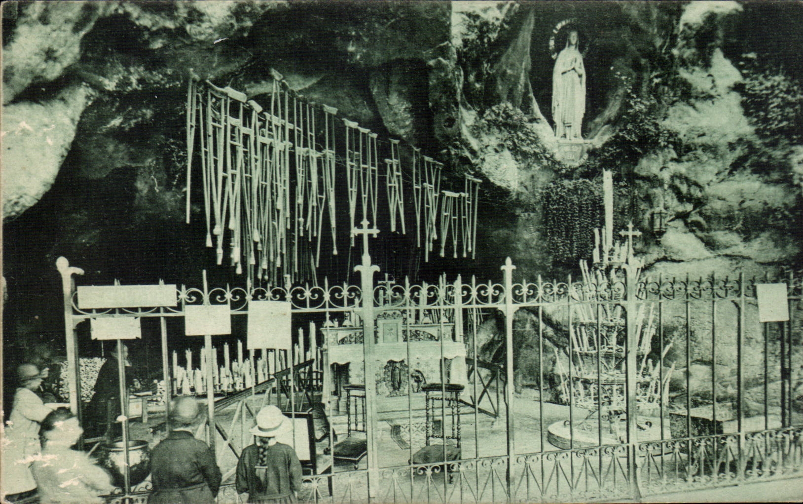 CPA Lourdes La grotte