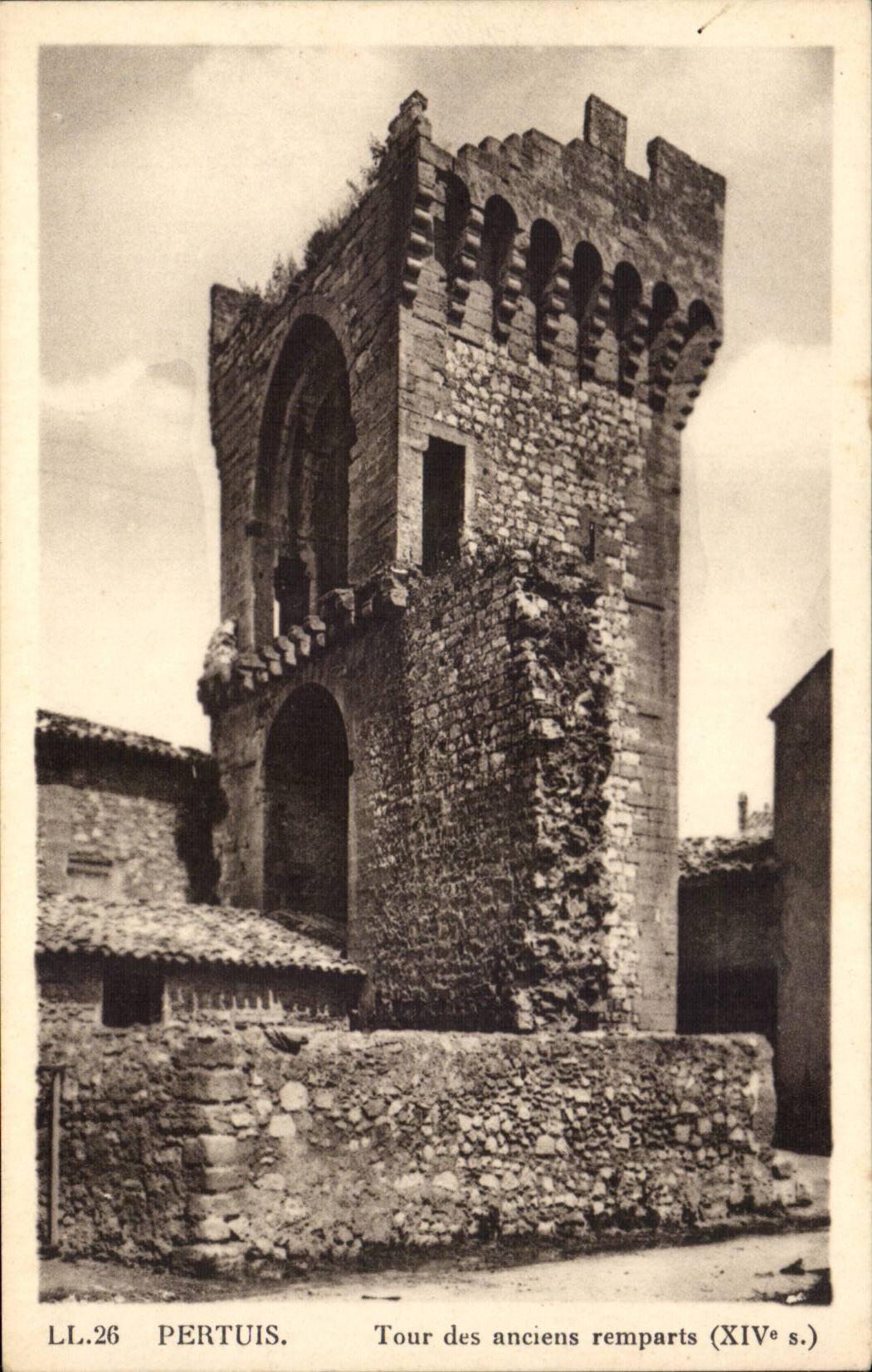Pertuis — Tour des anciens remparts (XIVe s.) — LL.26
