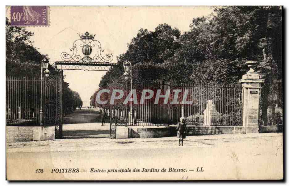 Poitiers — Entrée principale des Jardins de Blossac — LL