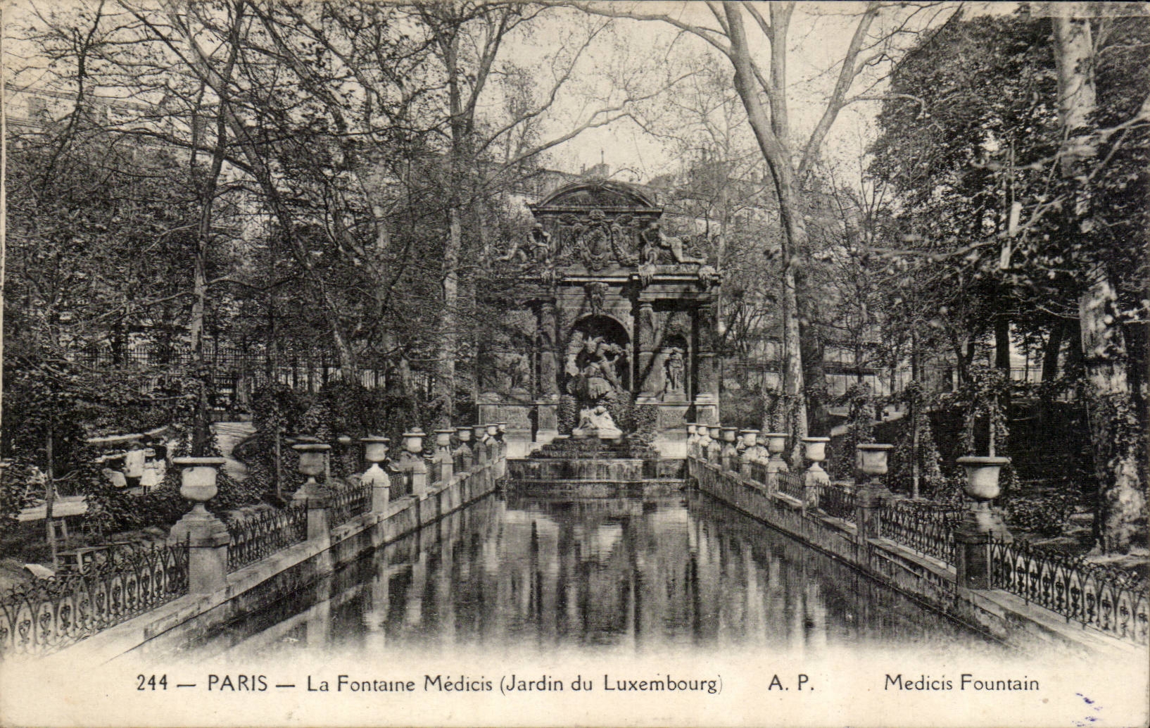 CPA Paris la fontaine medicis (jardin du luxembourg)