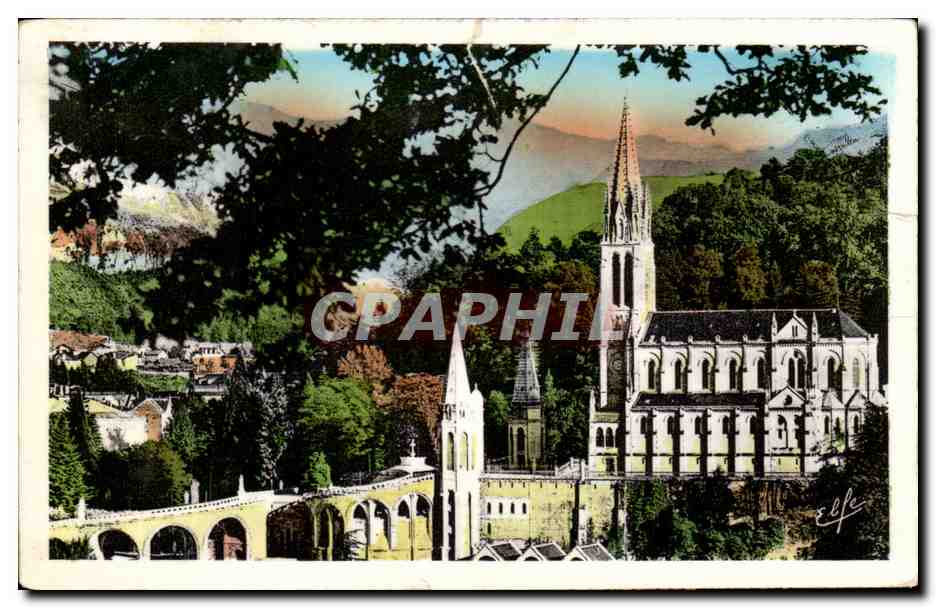 CPA Lourdes Les rampes et la basilique