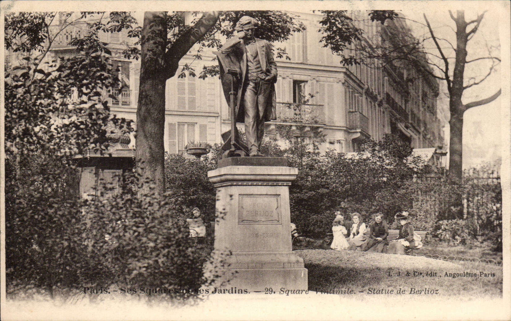 CPA Paris Ses squares et ses jardins Sqaure Vintimile Statue de Berlioz