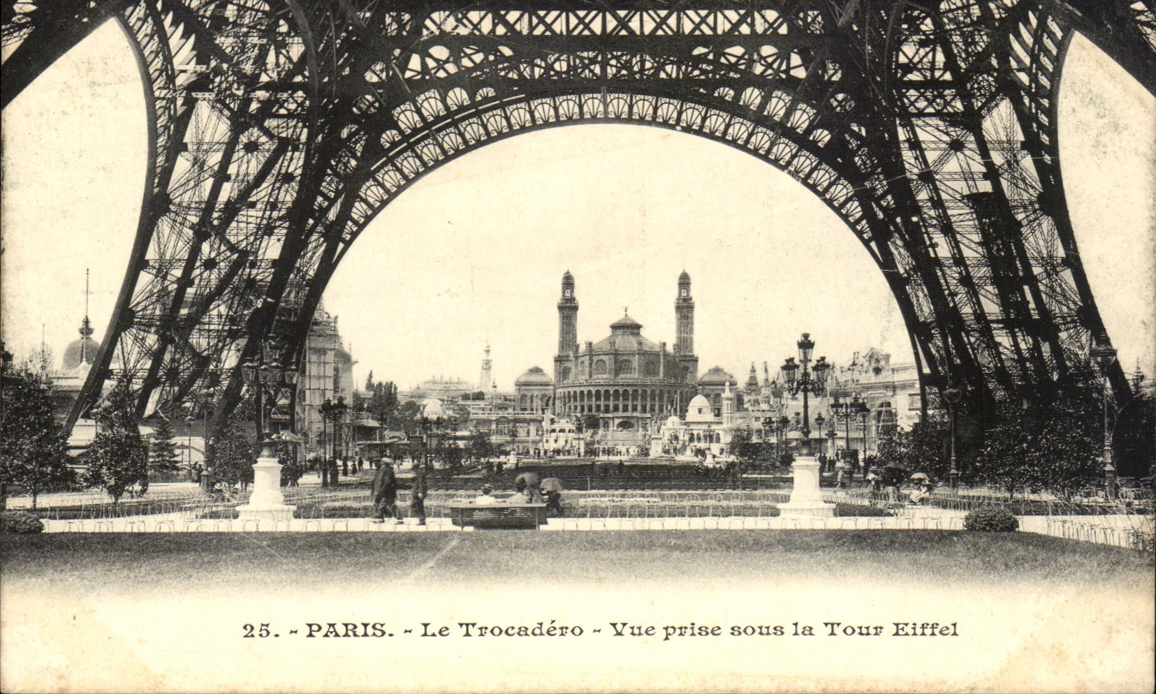 CPA Paris Trocadero Vue prise sous la Tour Eiffel