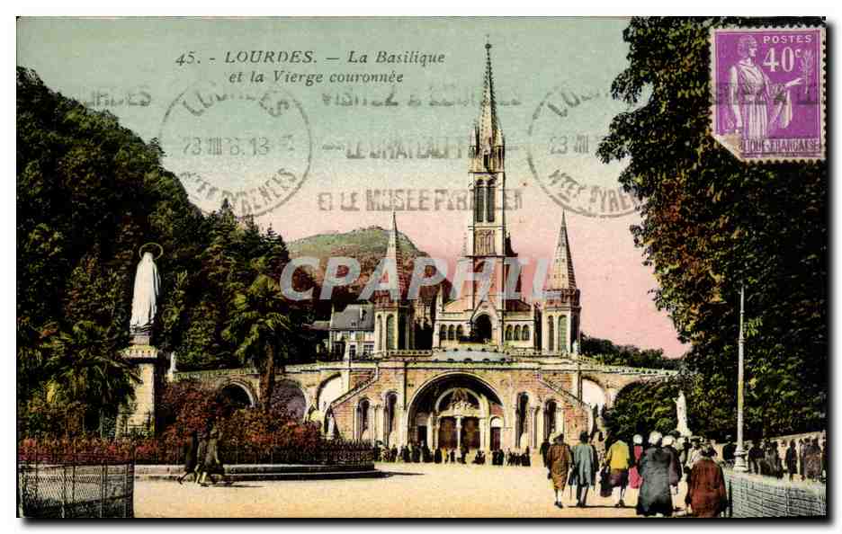 CPA Lourdes la basilique et la vierge couronnee