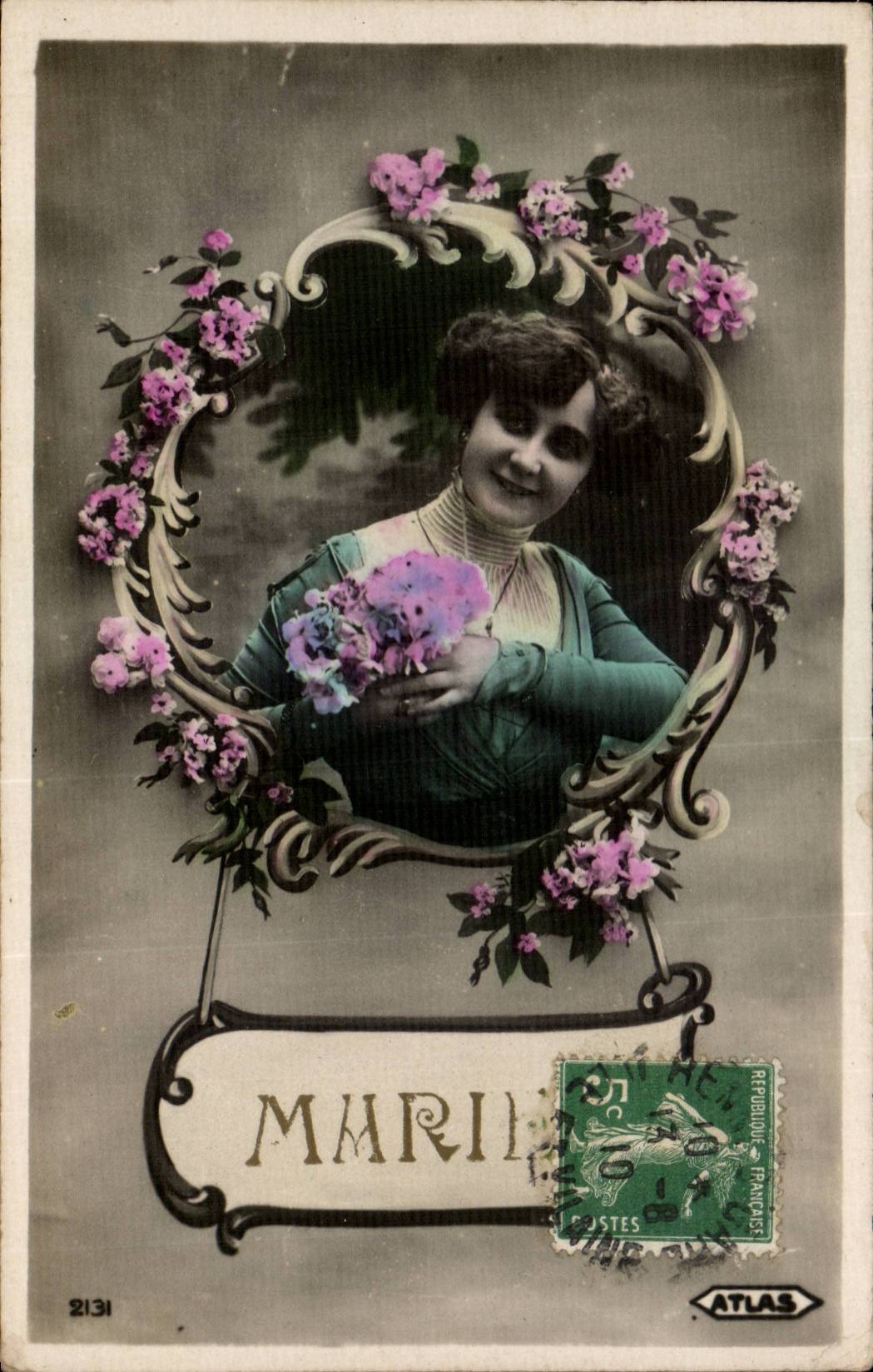 Mujer con ramo de flores — editor Atlas, n° 2131