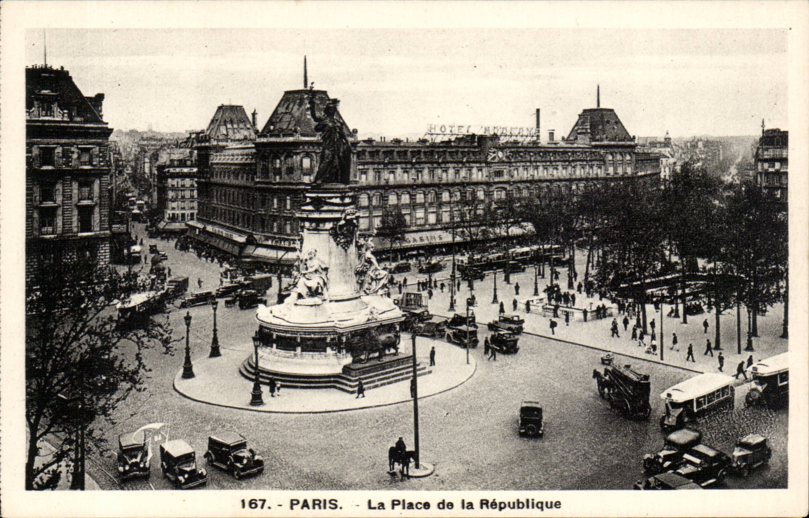 Paris CPA Place de la republique