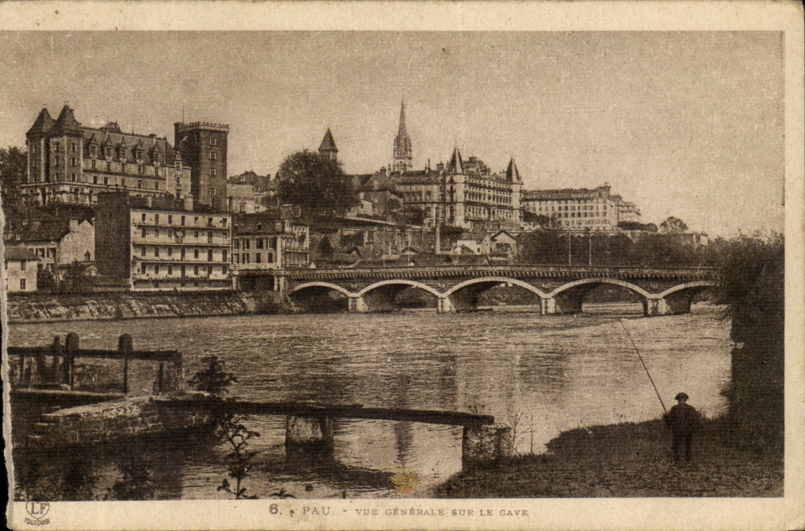 CPA pau Vue generale sur le Gave