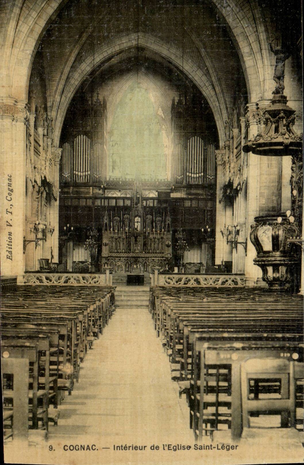 CPA Cognac Inerieur de l'eglise Saint Leger ( orgue carte toilee) 