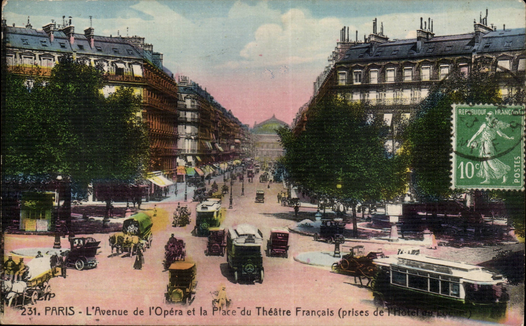 Paris CPA L'avenue de L'opera et la place du Theatre francais (prise de l'hotel du Louvre)