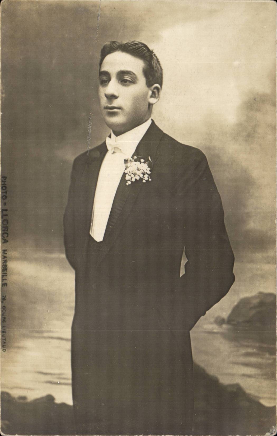 CPA Fantaisie Homme en costume
