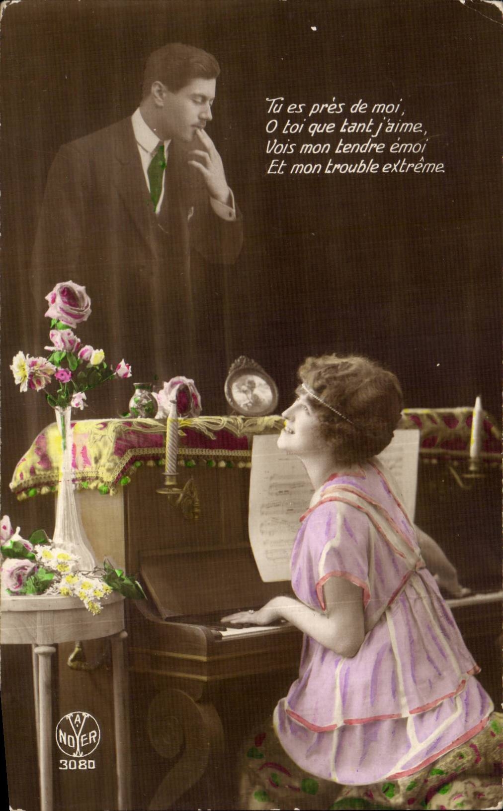CPA Fantaisie Femme au piano