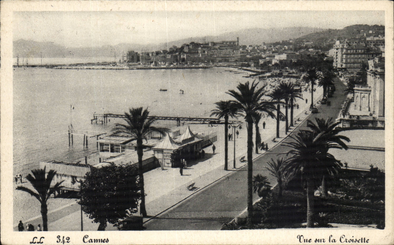 CPA Cannes Vue sur la croisette