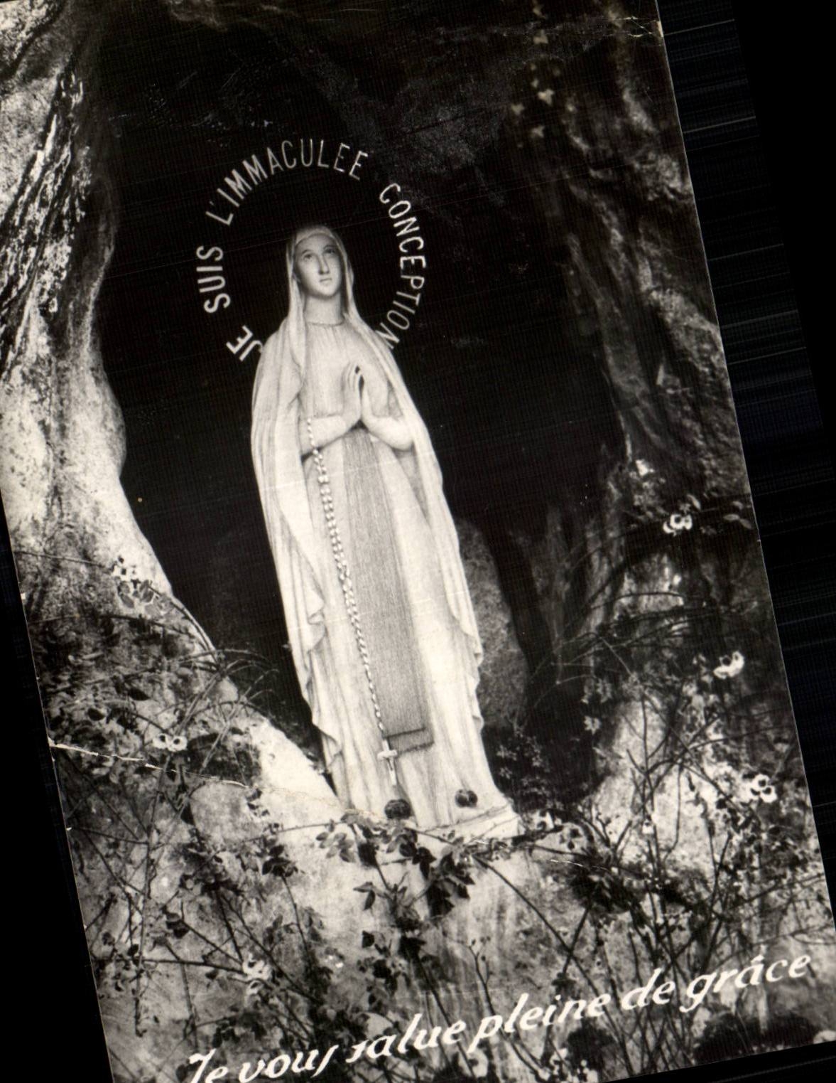 CPA Lourdes la vierge a la grotte 
